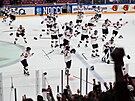Lotytí hokejisté bouliv oslavují zisk bronzových medailí ze svtového...