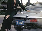 Tina Turner se svým Jaguarem XKE