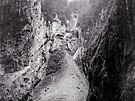 Systematick� pr�zkum dna propasti Macocha v Moravsk�m krasu zah�jil v roce 1901...