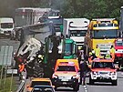 Nehoda dvou kamion� a n�sledn� po��r na D1 u Vojslavic. Na sn�mku je z�b�r z...