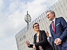 Premi�r Petr Fiala a prim�torka Hradce Kr�lov� Pavl�na Springerov� si...