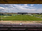 Dnes se tu proh�n�j� mlad� fotbalist� Sparty Praha, stadion ale vznikl pro...