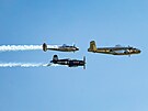 Flying Bulls:  P-38 pilotovaný Raimundem Reidmannem, F4U pilotovaný Eskilem...