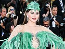 Stejné �aty z dílny Zaca Posena jako Bo�ová vynesla v Cannes i indická misska...