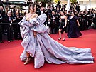 Plus size modelka Ashley Grahamová se vytasila s módní lila barvou, pod v�emi...