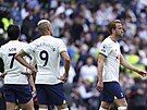 Nespokojení fotbalisté Tottenhamu po domácí poráce s Brentfordem