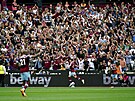 Záloník Declan Rice (uprosted) slaví vyrovnávací gól West Hamu proti Leedsu