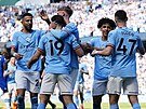 Fotbalisté Manchesteru City oslavují gól Juliána Álvareze (druhý zleva) do sít...