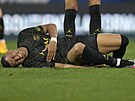 Kylian Mbappé z PSG v bolestech na trávníku v utkání proti Auxerre