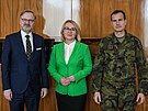 Premiér Petr Fiala po spoleném jednání s ministryní obrany Janou ernochovou a...