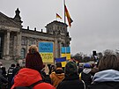 Demonstrace proti ruskému vpádu na Ukrajinu v nmeckém Berlín (3. bezna 2022)