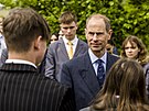 Britský princ Edward, bratr krále Karla III., zasadil v aleji prince Philipa ve...