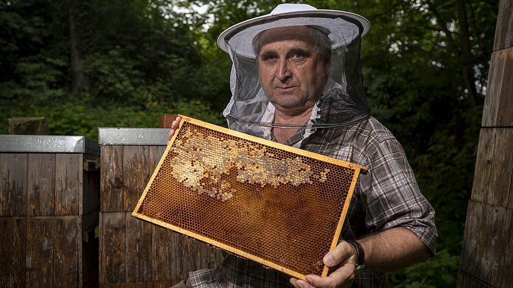 Včelař Jiří Cafourek