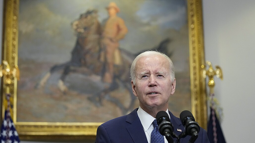 Americký prezident Joe Biden hovoří v Rooseveltově sále Bílého domu ve...