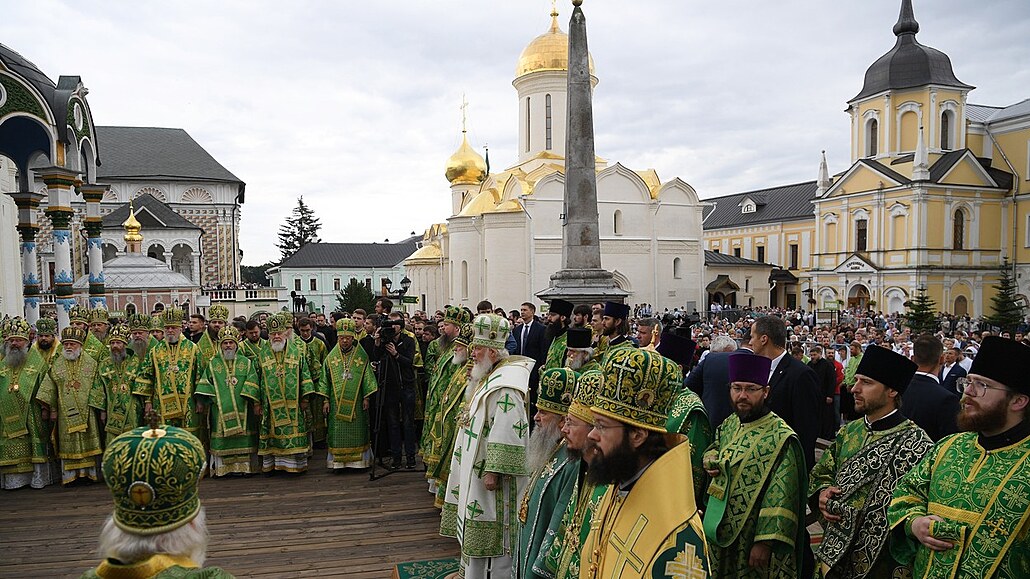 Moskevský patriarcha Kirill bhem náboenské slavnosti v Trojicko-sergijevské...