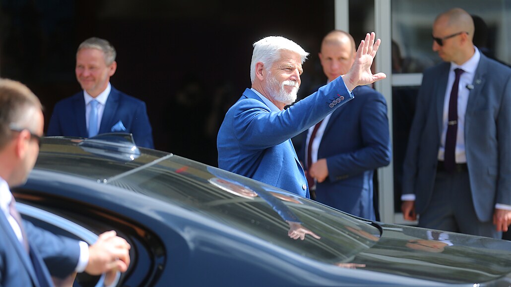 Prezident Petr Pavel dorazil do sídla krajského úřadu v Jihlavě s drobným...