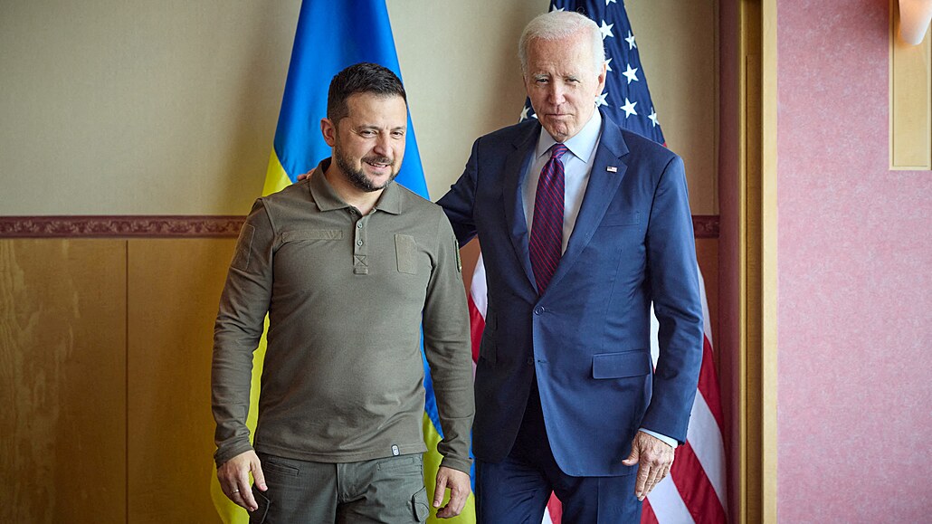 Ukrajinský prezident Volodymyr Zelenskyj a americký prezident Joe Biden na...