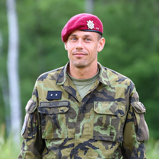 Jan Darmovzal. K aktivn� z�loze u 43. v�sadkov�ho pluku Chrudim nastoupil v roce 2019, kde p�sob� na pozici star��ho st�elce.
