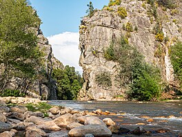 Zdej�í náplavy jsou jemného zlatého písku a drobných zlatinek po�ád plné....