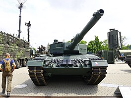 Tank Leopard 2A4, který se nyní dostal do výzbroje AR jako náhrada za tanky...
