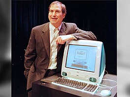 Po návratu do Applu v roce 1996 se Jobs vnoval nové modelové ad osobních...