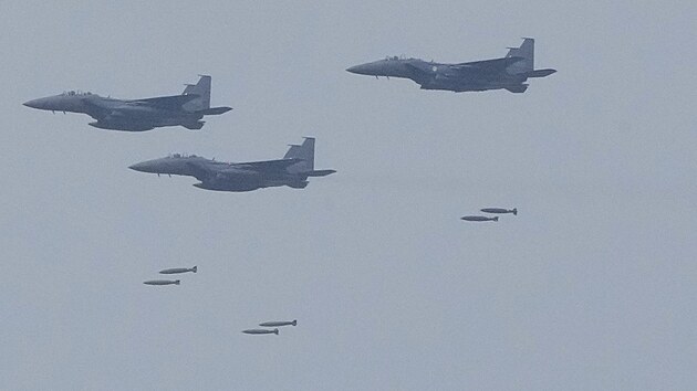 Společné manévry americké a jihokorejské armády. Na snímku jihokorejské letouny F-15K (25. května 2023) 