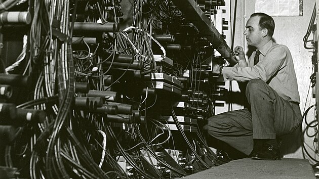 troby potae SEAC. Prvn programovateln pota v USA byl sestrojen v roce 1950 a fungoval trnct let. 