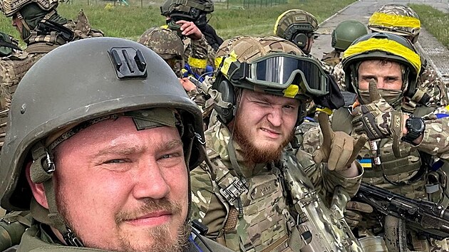 Bojovníci Ruského dobrovolnického korpusu na hraničním přechodu Grajvoron v Belgorodské oblasti (22. května 2023) 