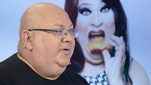 Dnešním hostem pořadu Rozstřel je Petr Vostárek alias Chi Chi Tornádo, jedna z nejznámějších českých drag queens.