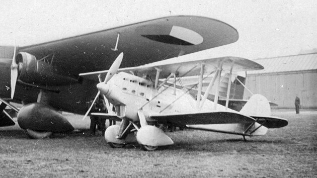 Prototyp Avie B.34 ve spolenosti Avie F.IX (licence Fokkeru) a Aera A-42