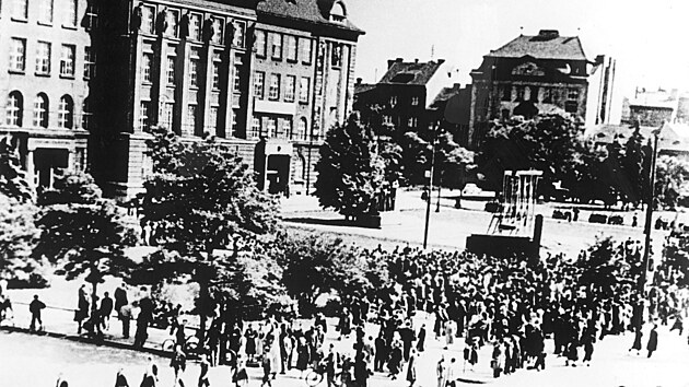 eskoslovensk mnov reforma 1953. Fotografie z protest v ervnu 1953 v Plzni.