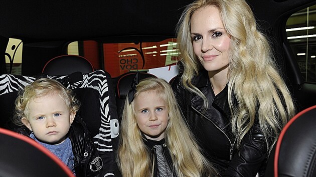 Lucie Hadašová a její dcery Vanessa a Denisa (2015)