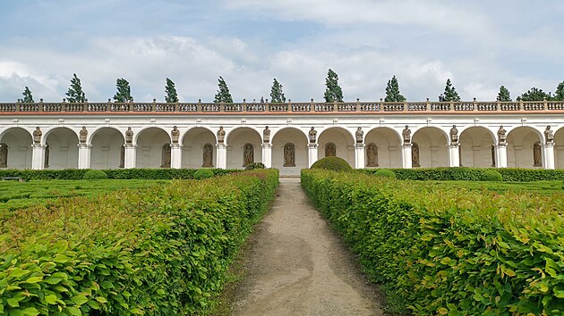 Opravená kolonádav Květné zahradě v Kroměříži (květen 2023)