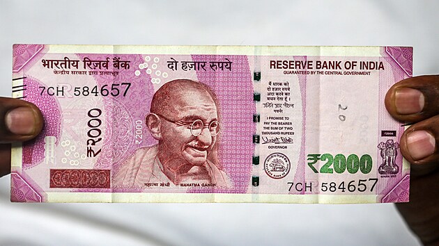 V Indii vypuklo nkupn lenstv kvli koncm bankovkm (24. 5. 2023).