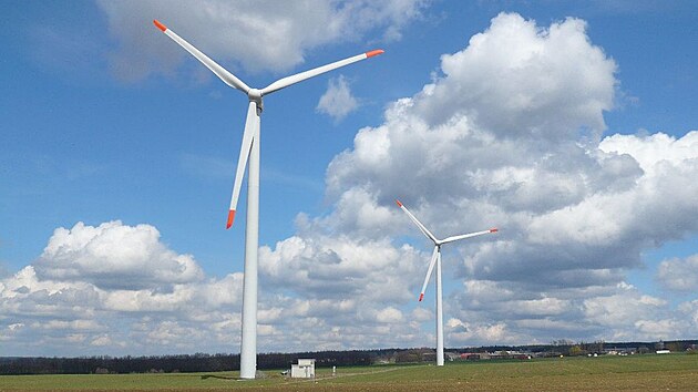 Elektrárenská společnost ČEZ provozuje větrné elektrárny pouze ve dvou lokalitách. Dva větrníky stojí u Janova (na snímku) v Pardubickém kraji a dva ve Věžnici na Vysočině.