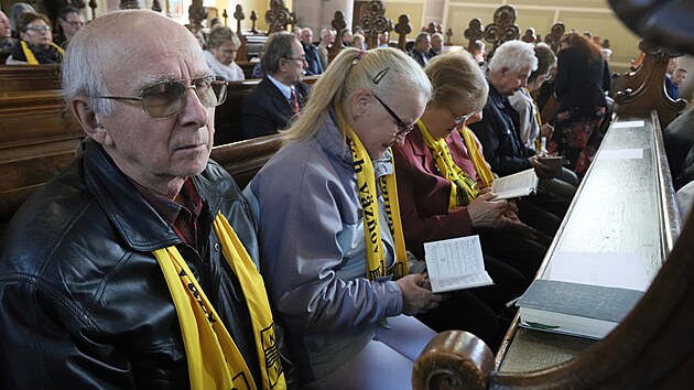 Pietnm aktem vyvrcholila v sobotu pietn akce Jchymovsk peklo. Pipomenula politick vzn, kte proli pracovnmi tbory, kde za nelidskch podmnek tili uran.