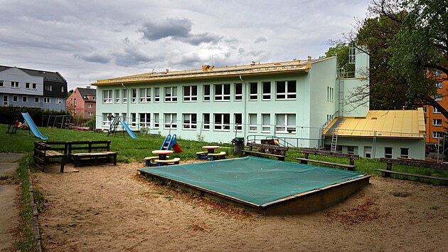 Mateřská škola v ašské Neumannově ulici, která prošla celkovou rekonstrukcí, už slouží dětem.