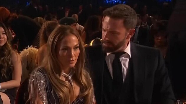 Ben Affleck se na předávání cen Grammy nudil a Jennifer Lopezová nebyla nadšená, jak to dává najevo.