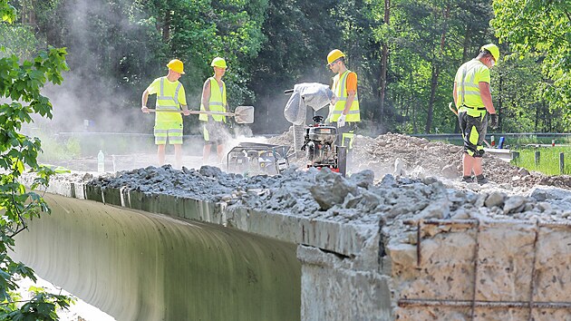 Už podruhé začala rekonstrukce silničních mostů u Kfel na Karlovarsku. Oba mají být hotové do konce letošního roku.