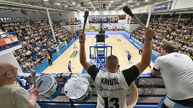 Momentka z prvnho finle ligy basketbalist mezi Dnem a Opavou.