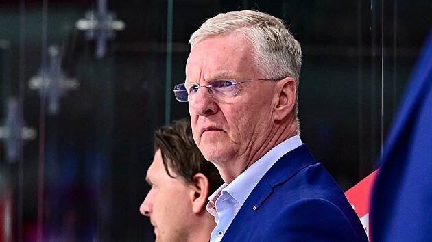 Tren�r �esk� reprezentace Kari Jalonen b�hem z�pasu proti �v�carsku