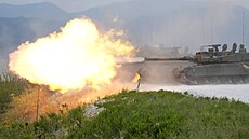 Jihokorejské tanky K-2 Black Panther na spole�ných manévrech americké a...