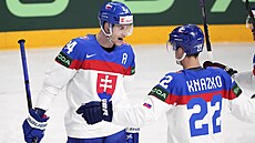 Peter Cehlárik a Samuel Kako slaví druhý gól Slovenska proti Norsku.
