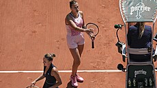 Ukrajinská teniska Marta Kosťuková obchází bez povšimnutí Bělorusku Arynu...