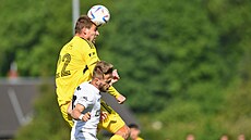 Martin Kou�il z Varnsdorfu a Amar Memi� z Karviné v hlavi�kovém souboji.
