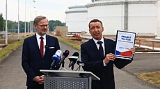 Premiér Petr Fiala nav�tívil centrální tankovi�t� ropy ve spole�nost Mero �R,...