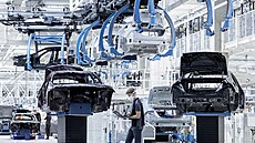 Výroba v závod� Mercedesu �Factory 56� v Sindelfingenu u Stuttgartu musela být...