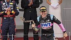Esteban Ocon se raduje z třetí příčky v Monaku.