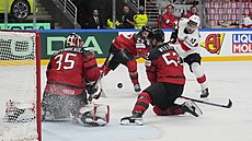 Nico Hischier skóruje proti Kanad.