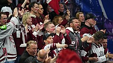 Lotyšští fanoušci v hledišti arény v Tampere při semifinále mistrovství světa